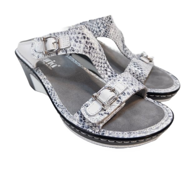 Alegria Womens Size 35 (US 5.5) Sandal Lara Posh Wedge Silver White Snake Print - Picture 1 of 8